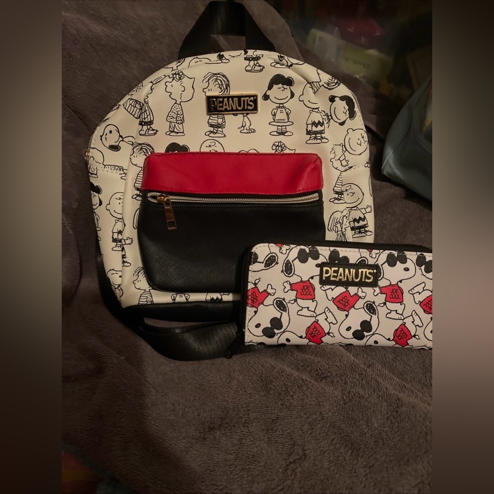 Peanuts Gang Mini Backpack White w/ Black Cartoon Drawings and wallet